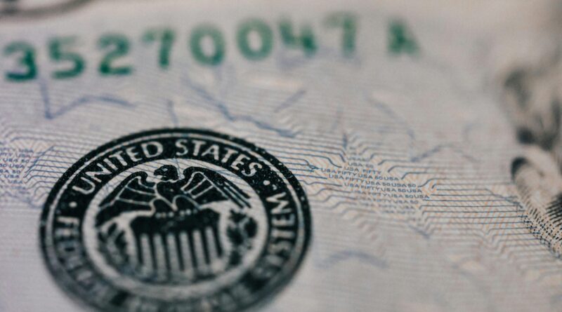 Comitê do Senado aprova Warsh para presidência do Fed; próxima etapa é Plenário